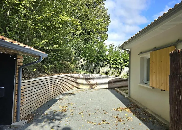 Maison De Plain-pied Avec Piscine Privee Et Wi-fi A - Fr-1-616-472 * Château-lʼÉvêque